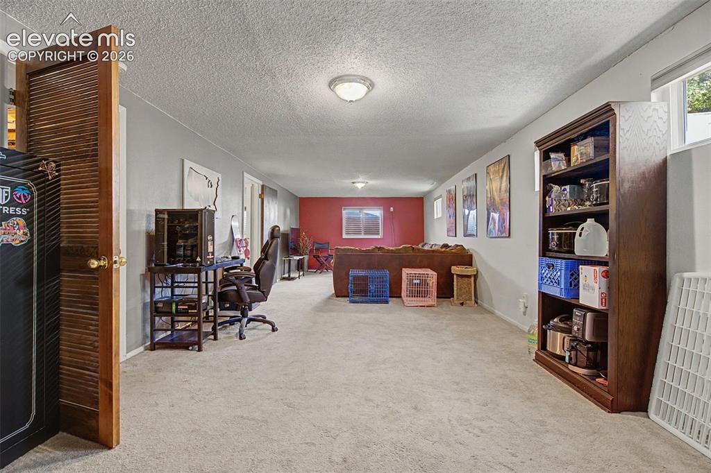 Image 22 of 32: Family Room