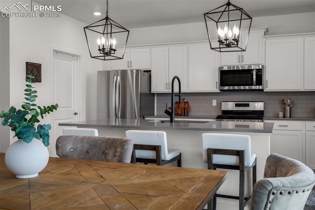 Image 14 of 40: Kitchen