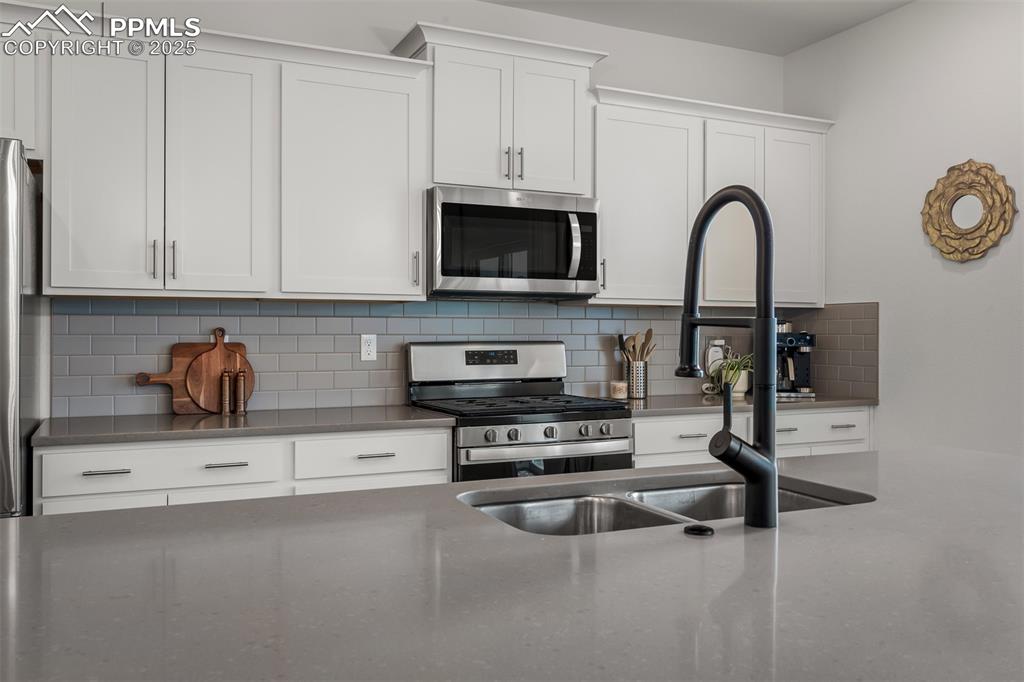 Image 17 of 40: Kitchen