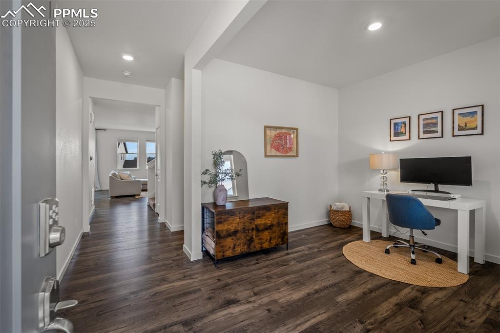 Image 21 of 40: Office