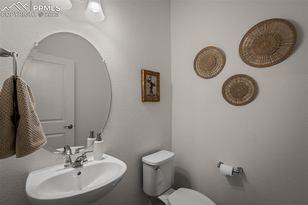 Image 22 of 40: Bathroom