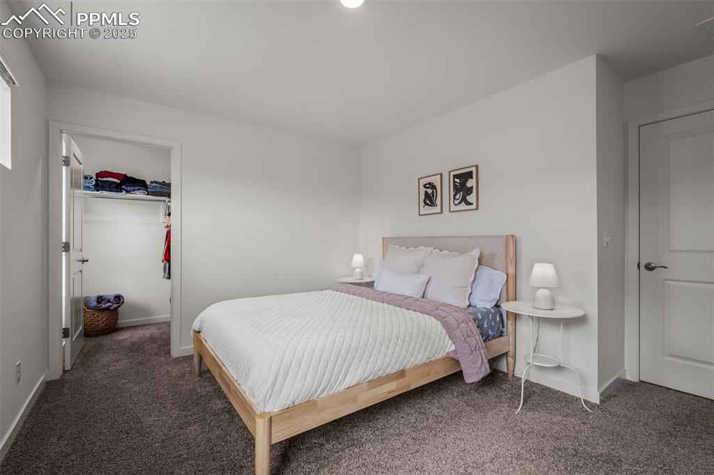 Image 31 of 40: Bedroom