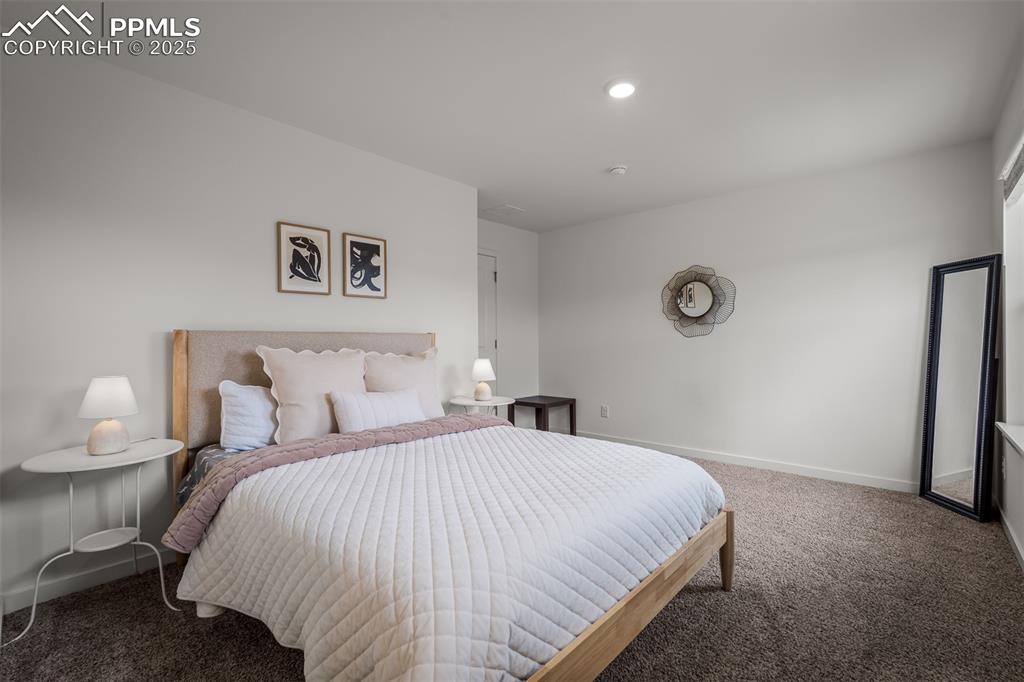 Image 32 of 40: Bedroom