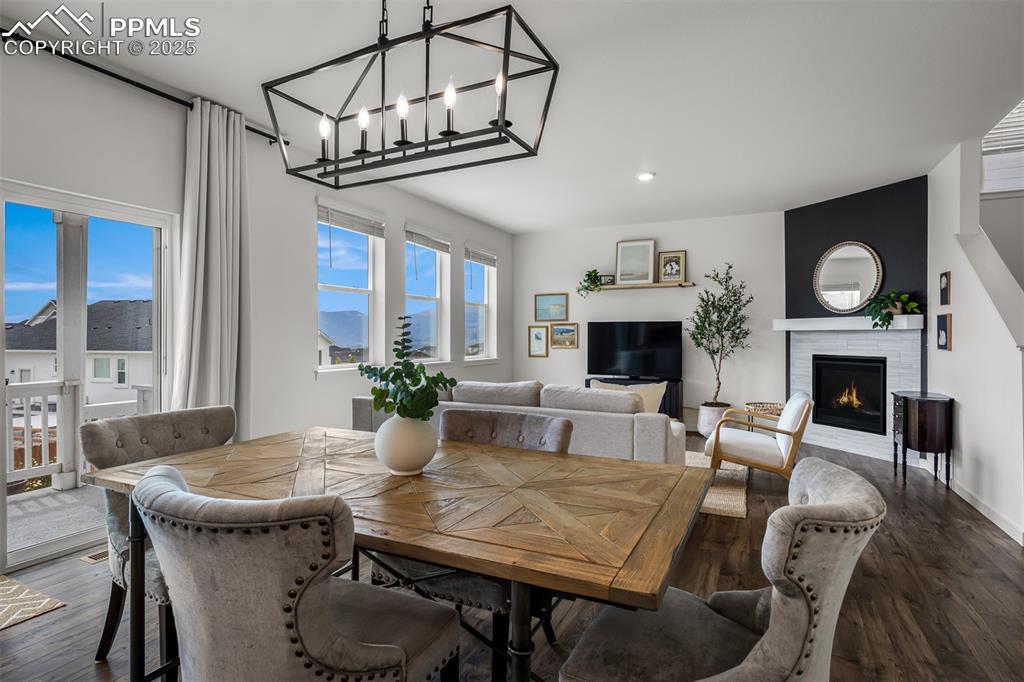 Image 5 of 40: Dining Area