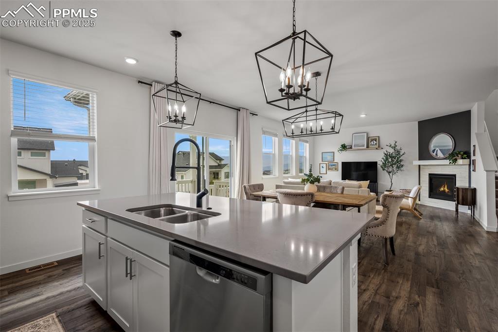 Image 6 of 40: Kitchen