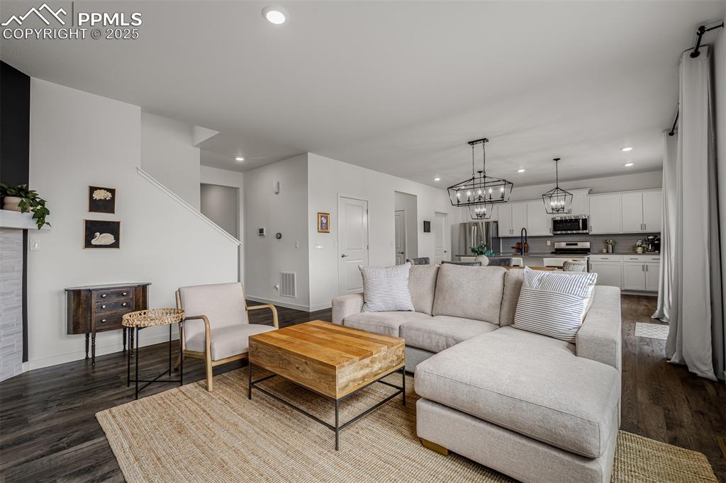 Image 8 of 40: Living Room