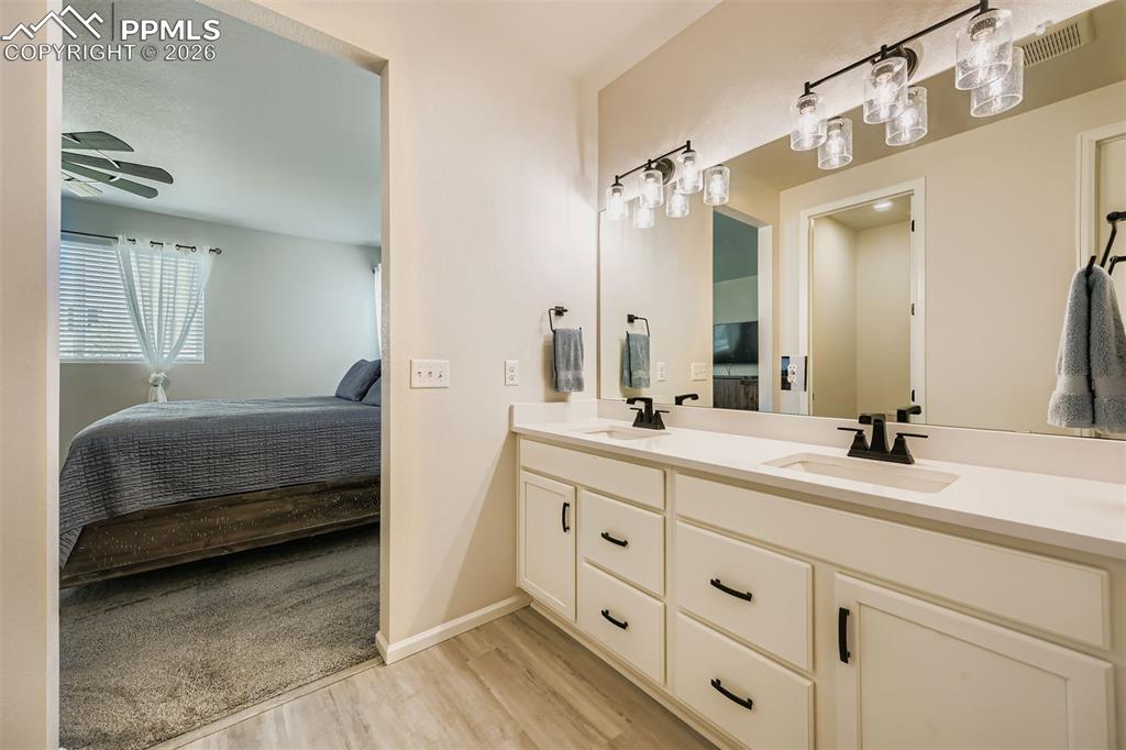 Image 19 of 29: Bathroom