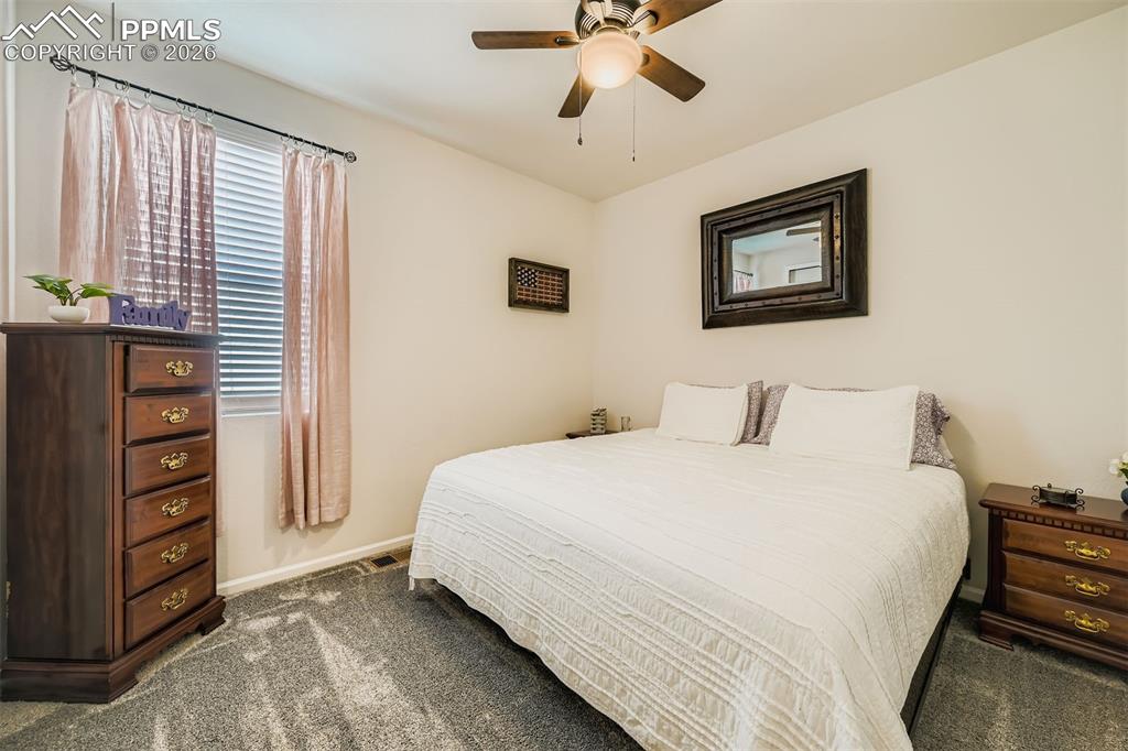 Image 20 of 29: Bedroom