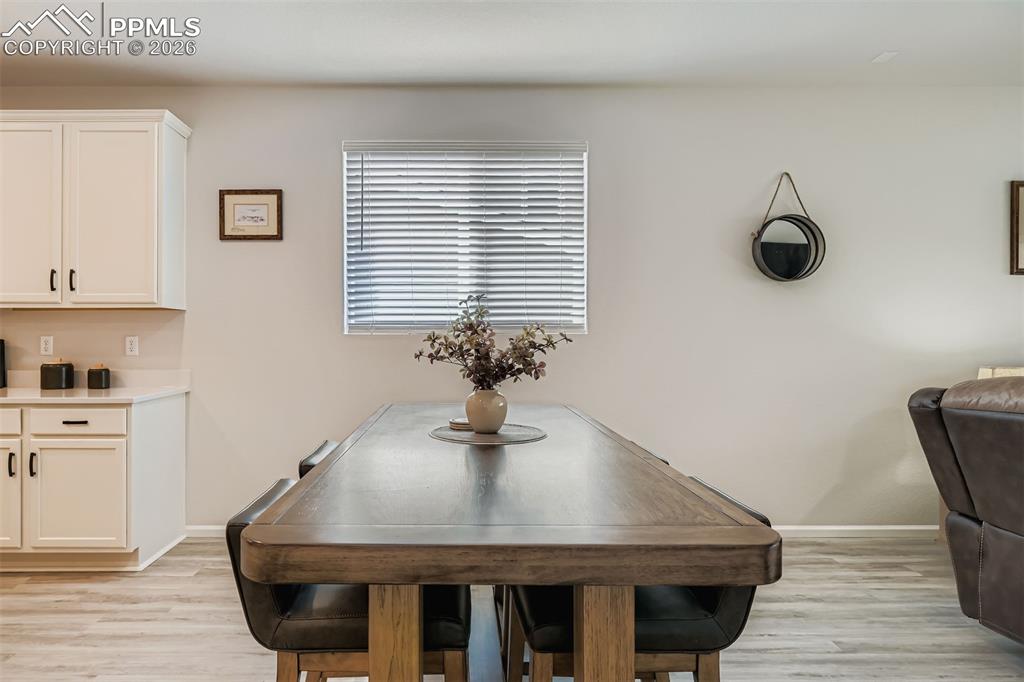 Image 7 of 29: Dining Area