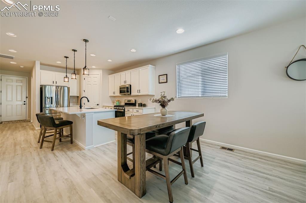 Image 8 of 29: Dining Area