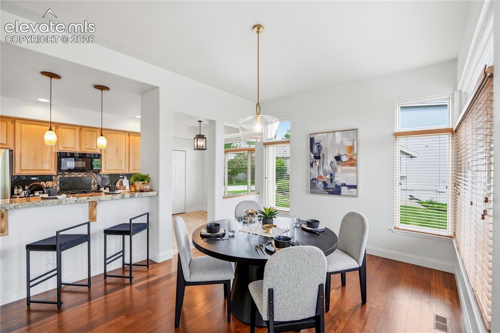 Image 8 of 23: Dining Area