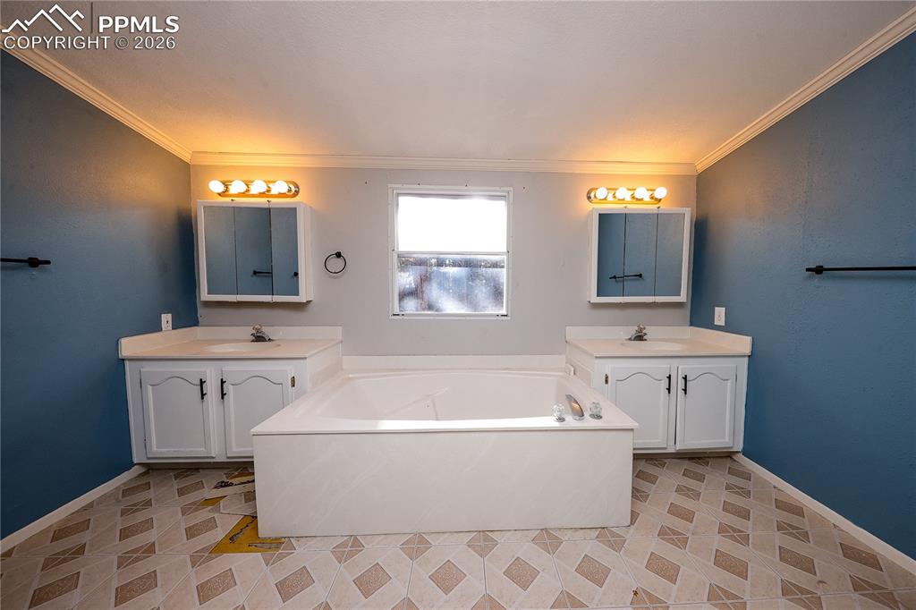 Image 21 of 25: Master Bathroom