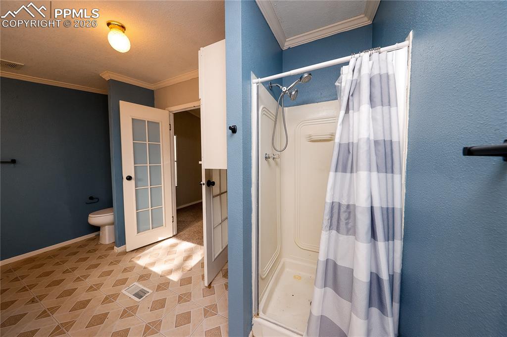 Image 22 of 25: Master Bathroom