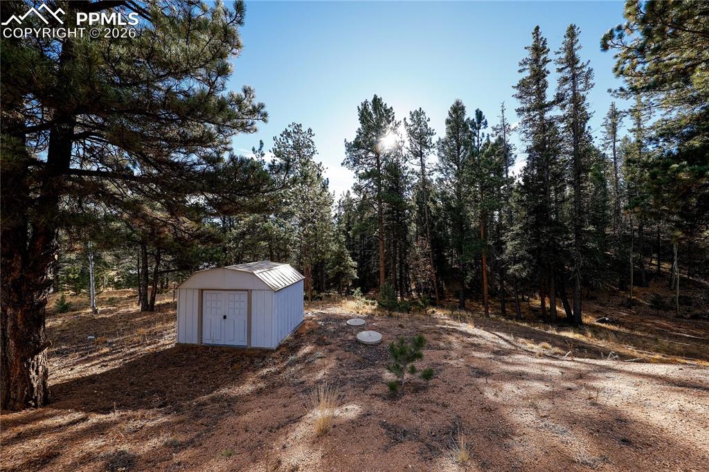 Image 24 of 25: Yard