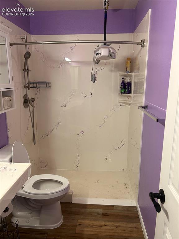 Image 13 of 36: Bathroom