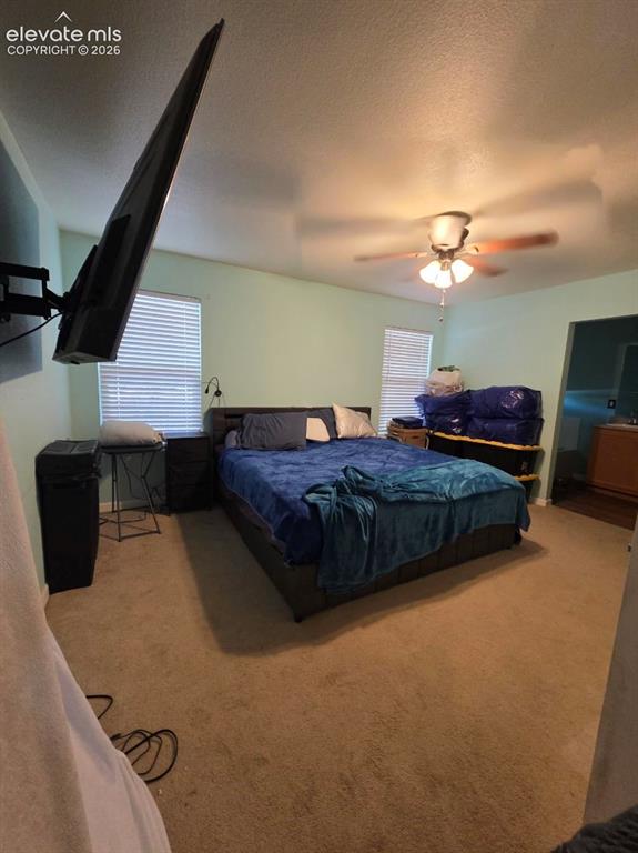 Image 18 of 36: Bedroom