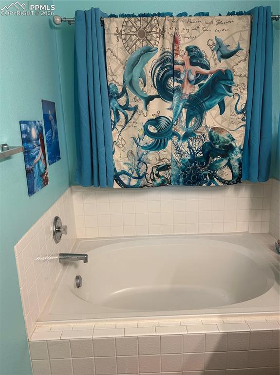 Image 2 of 6: Bathroom