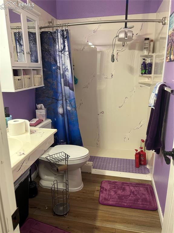 Image 4 of 6: Bathroom