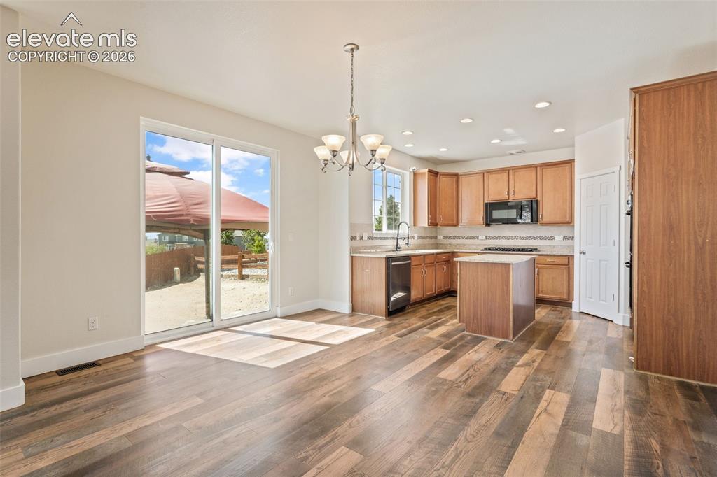 Image 12 of 43: Kitchen