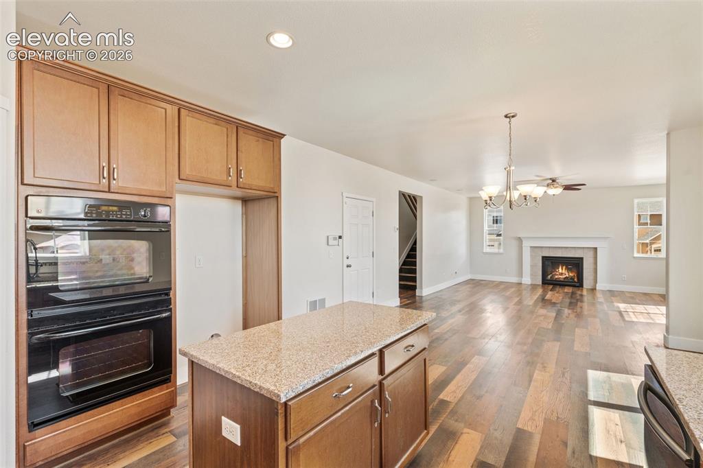 Image 16 of 43: Kitchen