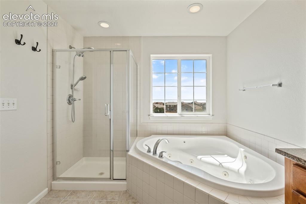 Image 20 of 43: Bathroom