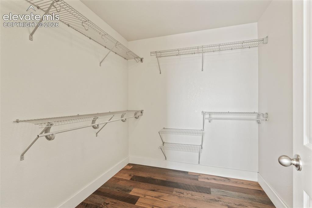 Image 21 of 43: Closet