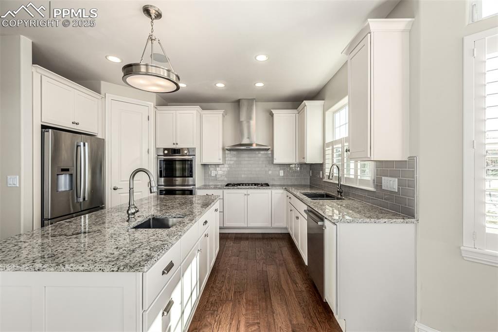 Image 12 of 50: Kitchen