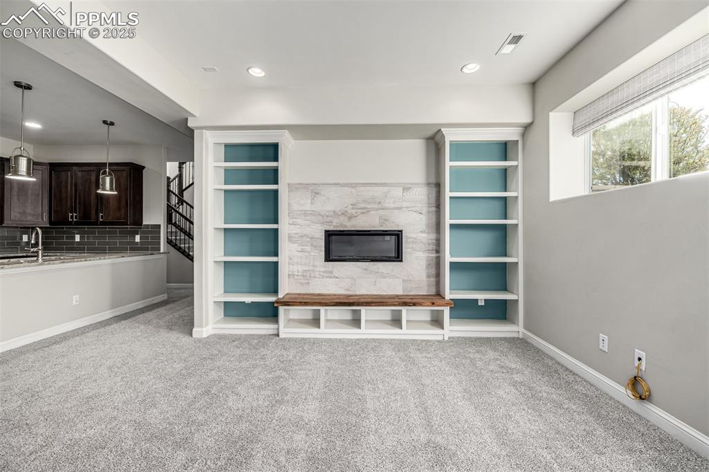 Image 18 of 50: Living Room