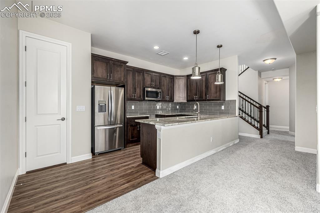 Image 20 of 50: Kitchen