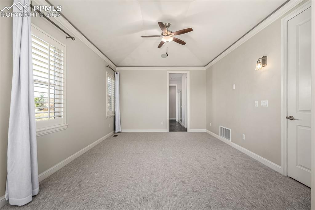 Image 26 of 50: Bathroom