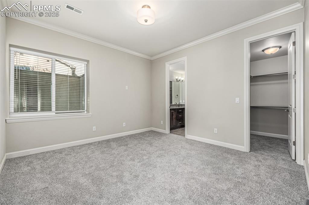 Image 36 of 50: Bedroom