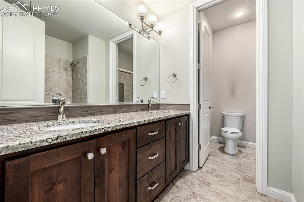 Image 40 of 50: Bedroom