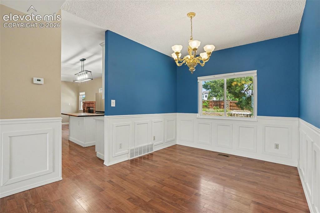 Image 15 of 40: Dining Room