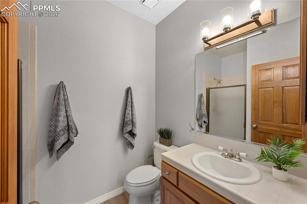 Image 32 of 41: Bathroom