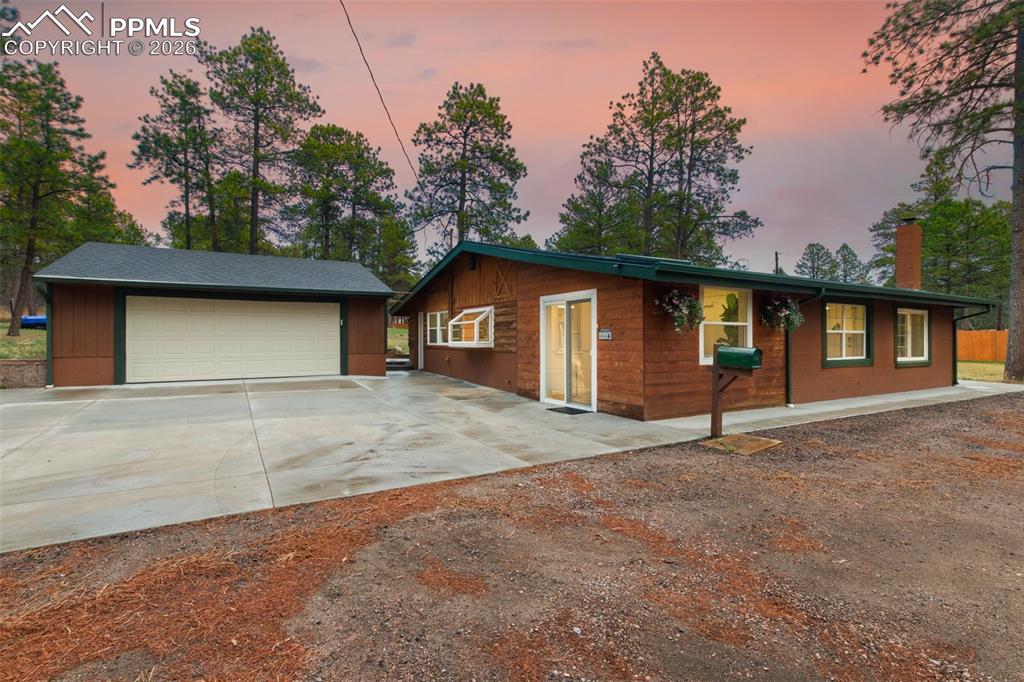 Image 8 of 34: 2 car garage