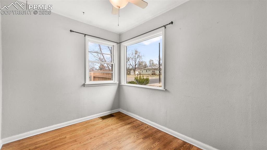 Image 16 of 50: Kitchen