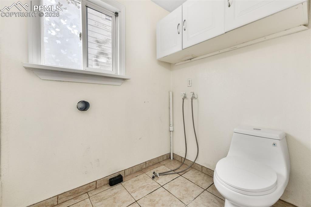 Image 22 of 50: Bathroom