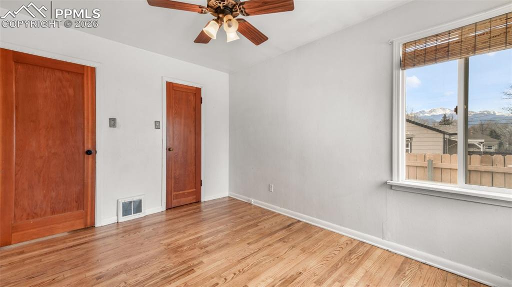 Image 24 of 50: Laundry