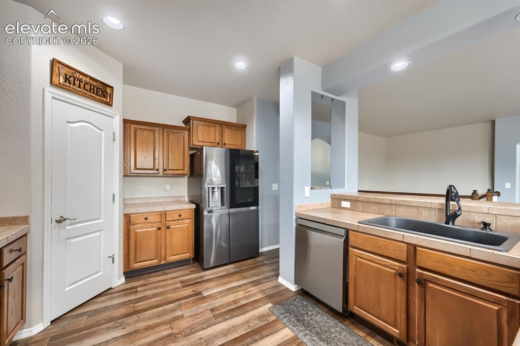 Image 9 of 30: Kitchen