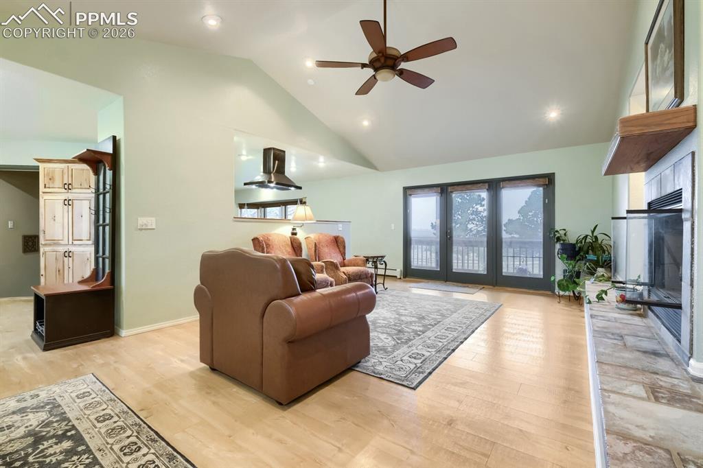 Image 9 of 50: Entry
