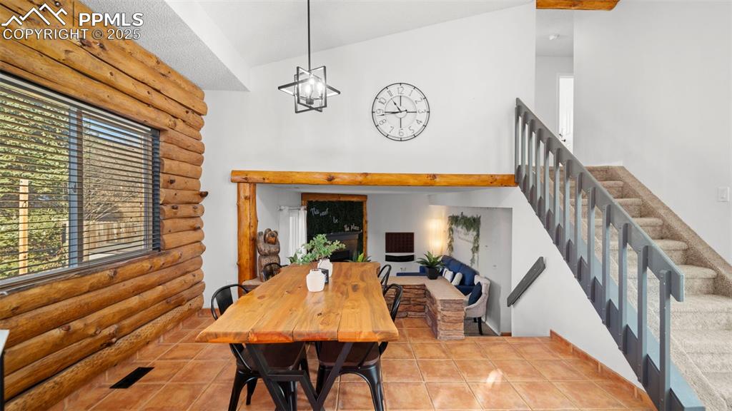 Image 15 of 41: Dining Area