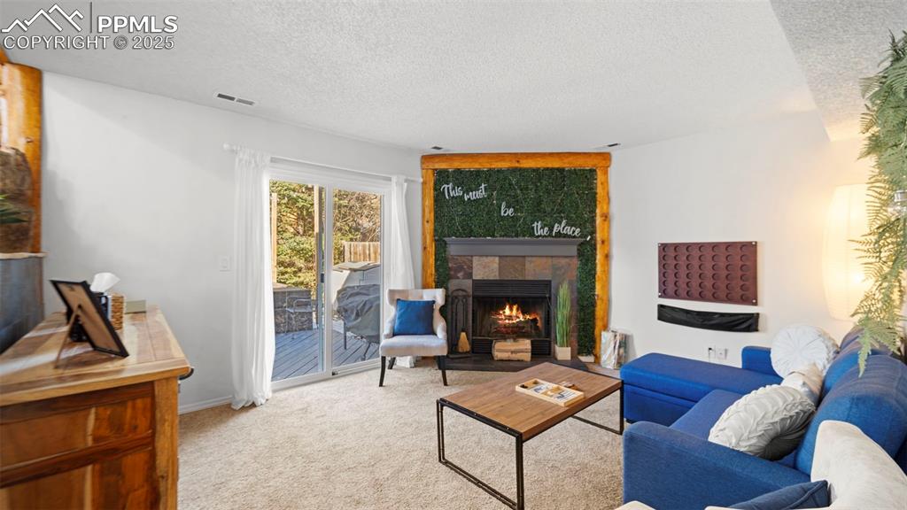 Image 19 of 41: Living Room