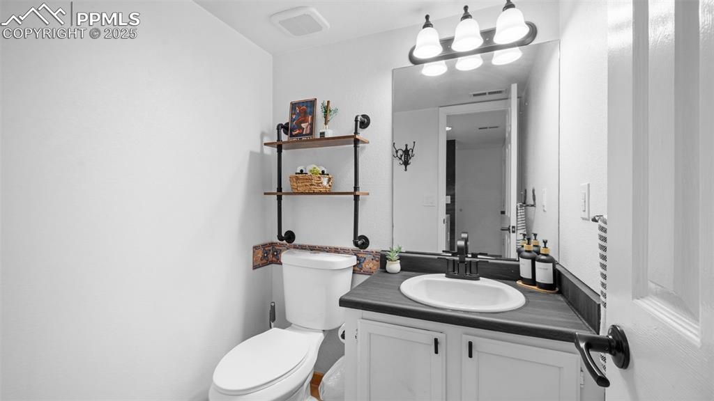 Image 21 of 41: Bathroom