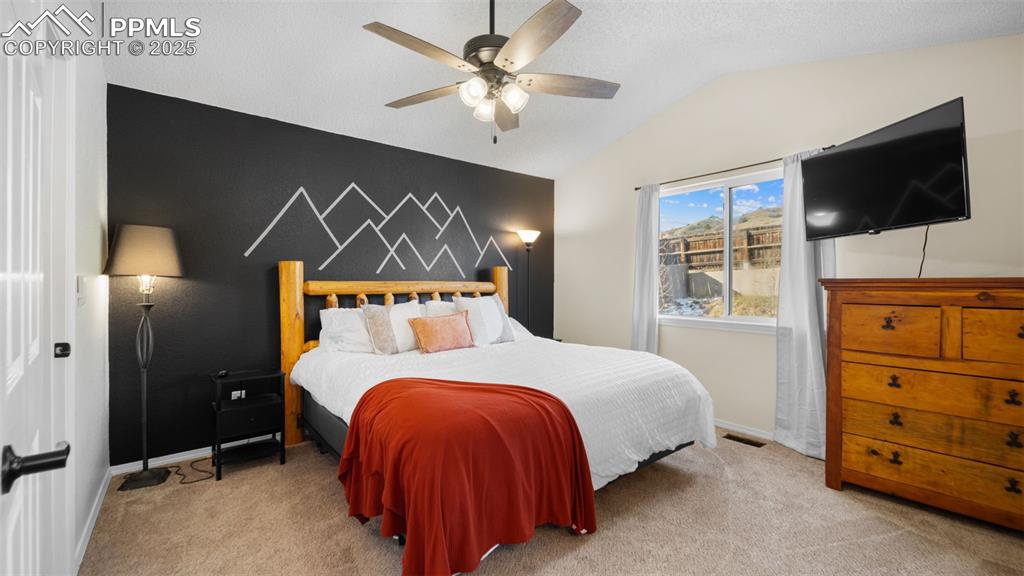 Image 22 of 41: Bedroom