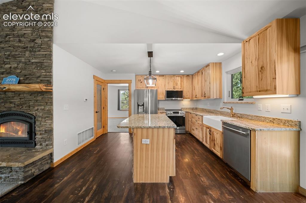 Image 11 of 49: Kitchen