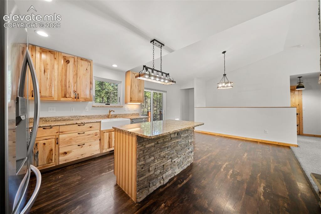Image 12 of 49: Kitchen