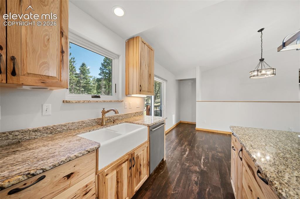 Image 13 of 49: Kitchen