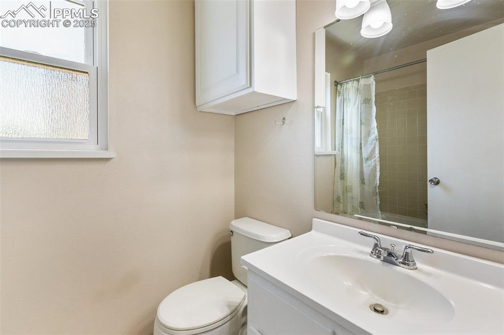 Image 19 of 26: Main Level Bathroom