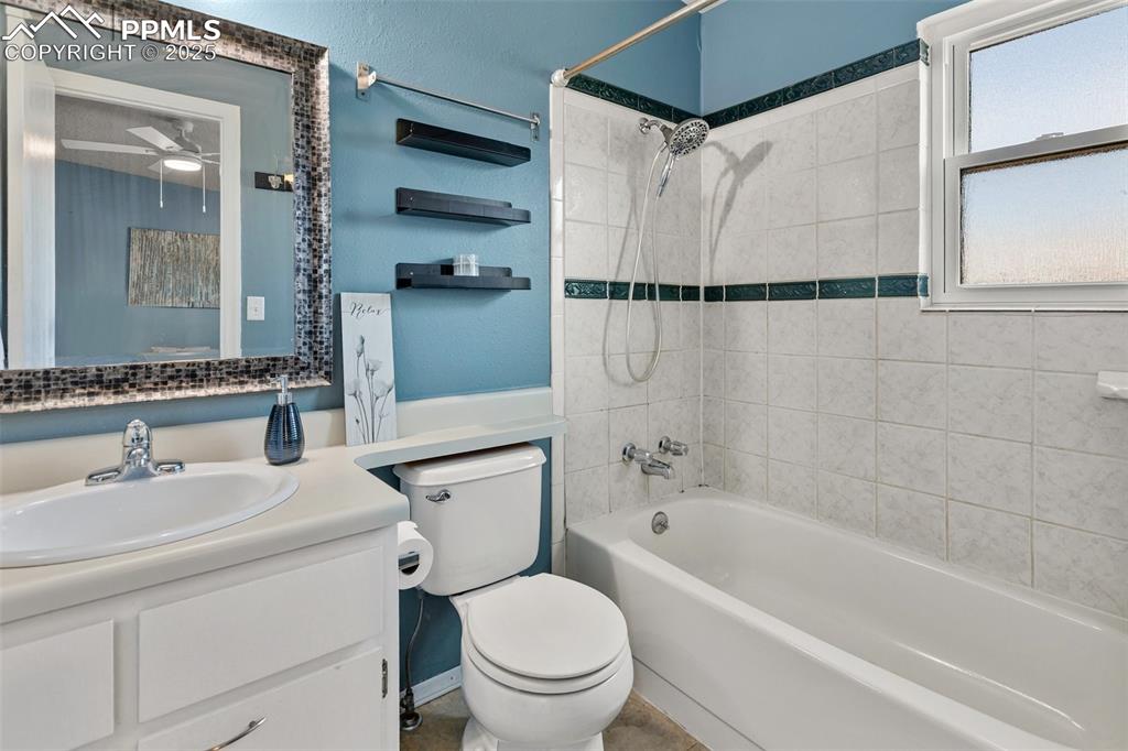 Image 25 of 26: Upper Level Bathroom