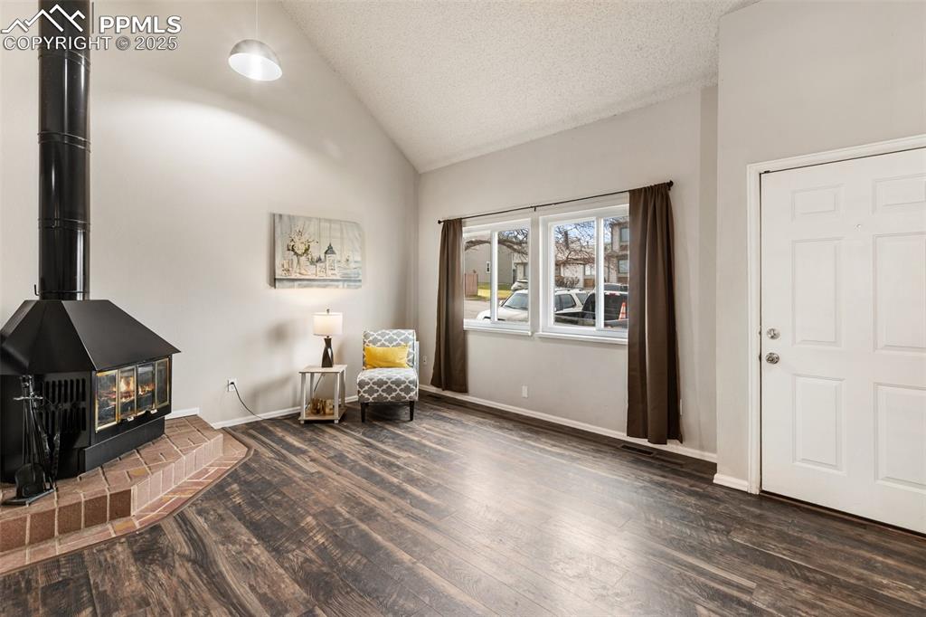 Image 3 of 26: Sitting Room